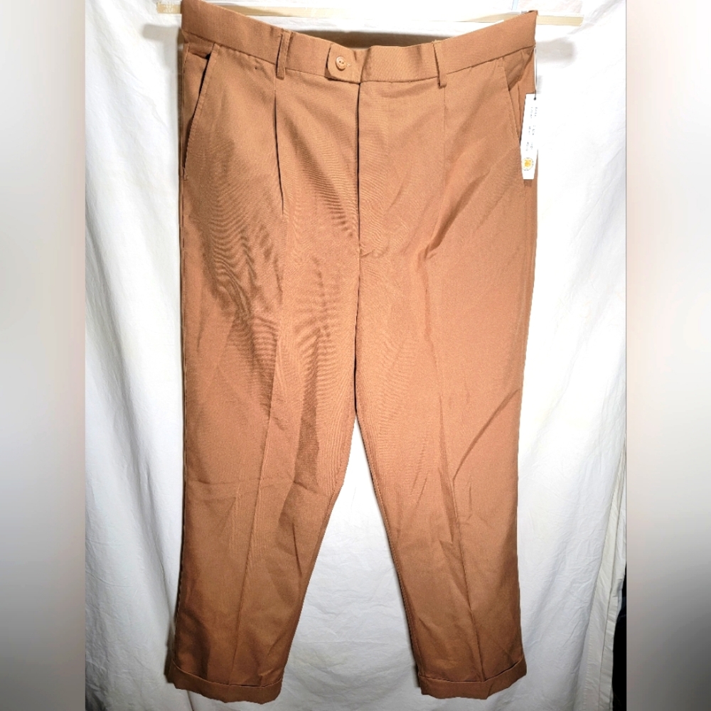 NWT Bagazio men's tan pants 40x33 in excellent condition brand new!